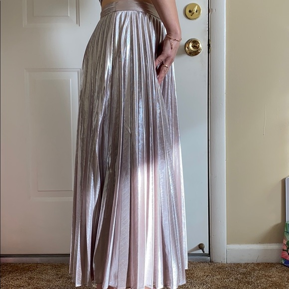 COPY - 1. State metallic pleated skirt flash silver. - Picture 7 of 11